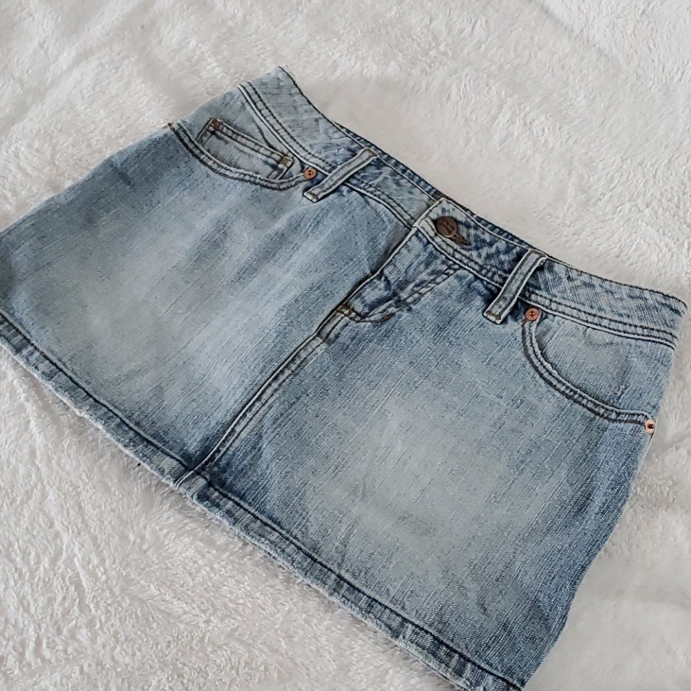 Volcom light washed denim jean mini skirt